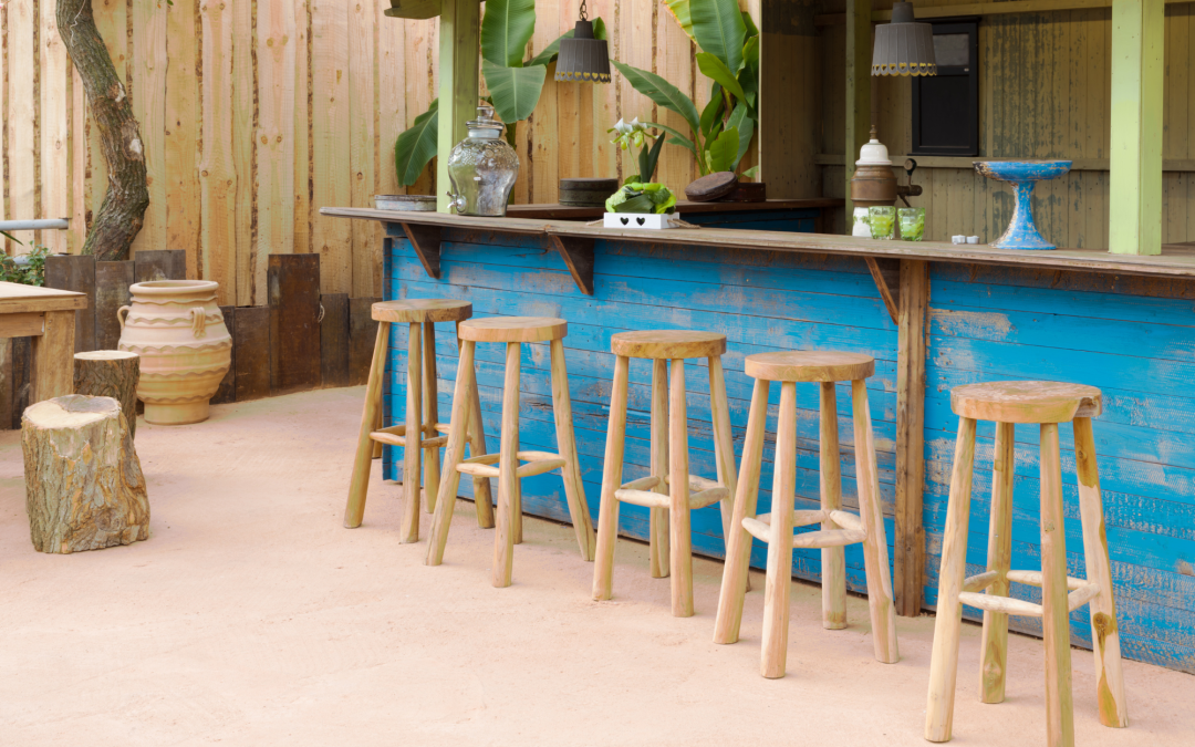 How to Build a DIY Outdoor Bar for Entertaining Guests